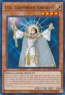 Lyla, Hechicera Luminosa [BLC1-EN055] Común 